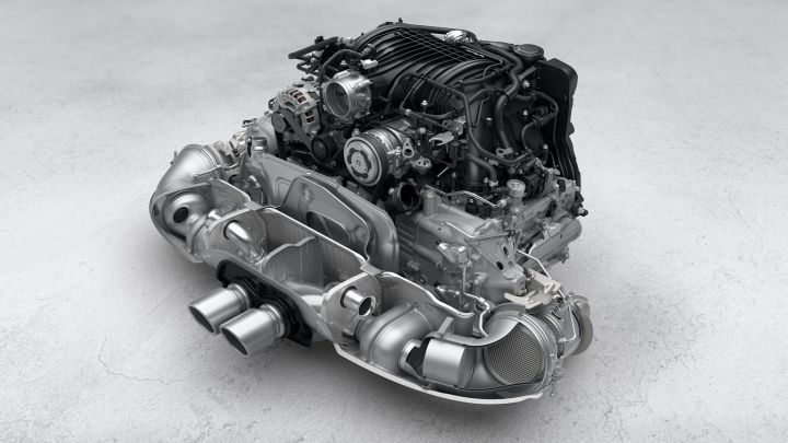 מנוע אטמוספרי עתיר סל״ד בנפח 4.0 ליטר.